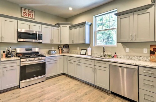 Flagstaff House | Family friendly 4 bedroom townhome with attached 2 car garage & summertime A/C!