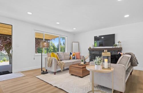 Highline House | Family-Friendly 4BR Home with AC and Yard Near Airport