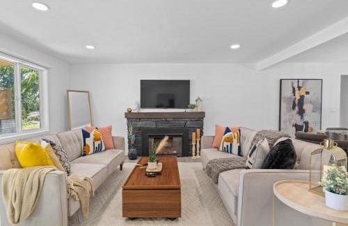 Highline House | Family-Friendly 4BR Home with AC and Yard Near Airport