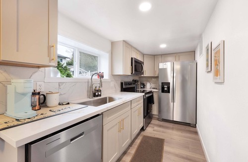 Cedar Heights House | Family-Friendly 4BR Retreat, Near UW & Parks