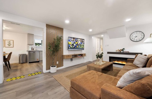 Cedar Heights House | Family-Friendly 4BR Retreat, Near UW & Parks