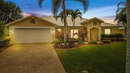Pelican Villa | Family friendly 4BR villa with bikes & heated pool! Villa Rita's Dream - SWFL Rentals