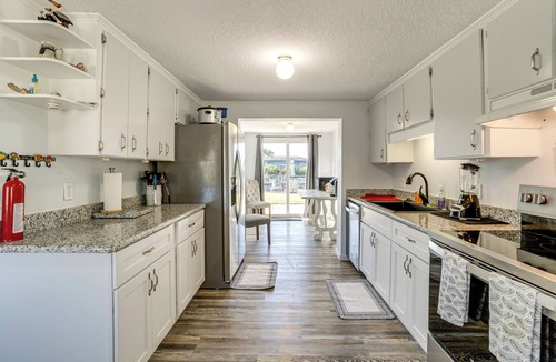 Englewood South House | Family-Friendly Englewood Rental w/Canal Views!