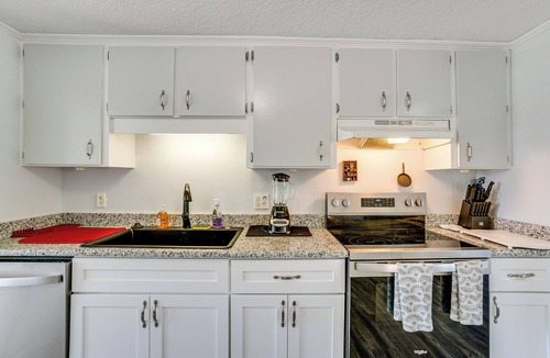 Englewood South House | Family-Friendly Englewood Rental w/Canal Views!