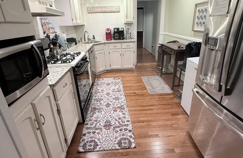 South Baltimore House | Family-Friendly Federal Hill Townhome 3BR 2BA 2 car Parking Walkable Near BWI