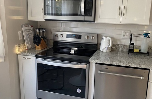 Seminary Hill House | Family friendly home, sleeps 8, close to DC attractions. New kitchen.