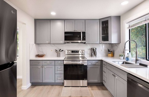 Cedar Heights House | Family-friendly Home w/Kids' Play Castle