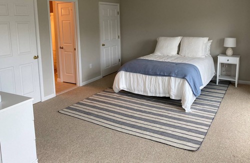 Country Club Estates House | Family friendly, east of route 1, and walkable to town & beach