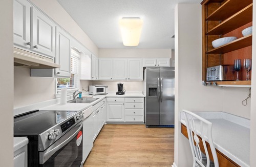 Wilmington Villa | Family Fun w/Games + Hot Tub | Beach & Downtown