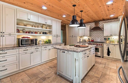 Heber Cabin | Family Game Room: Spacious Overgaard Cabin