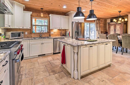 Heber Cabin | Family Game Room: Spacious Overgaard Cabin