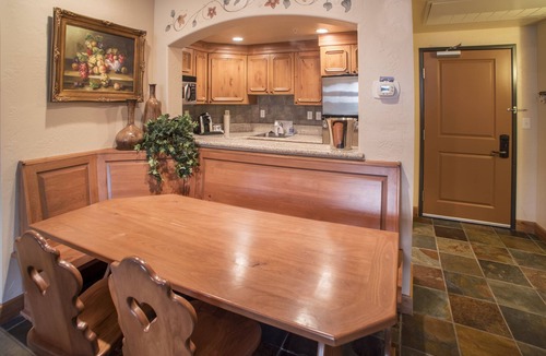 Zermatt Villa | Family getaway~Pool, Tubing, Skiing, & Ice Castles Villa 1022-1