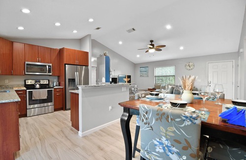 North Sarasota House | Family Hideaway - 3 Bed, Private Yard for Pets by The Bay & Key Collection