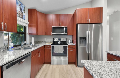 North Sarasota House | Family Hideaway - 3 Bed, Private Yard for Pets by The Bay & Key Collection