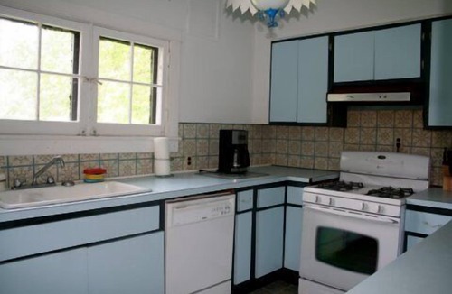 Fort Erie House | Family Member Had to Cancel. Antebellum Home up North - One Time Discount