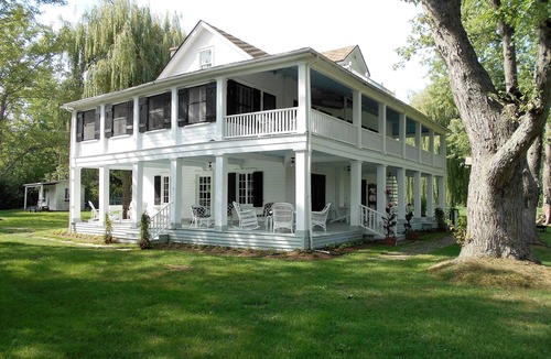 Fort Erie House | Family Member Had to Cancel. Antebellum Home up North - One Time Discount