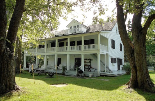 Fort Erie House | Family Member Had to Cancel. Antebellum Home up North - One Time Discount