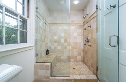 West Hyattsville House | Family Pet Friendly 4-Bedrm 8-Beds & Fenced Backyard