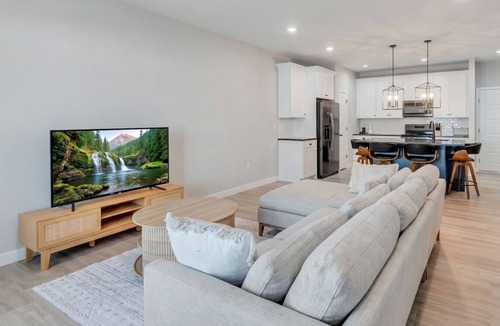 Lehi Villa | Family Retreat in Thanksgiving Point PetFriendly