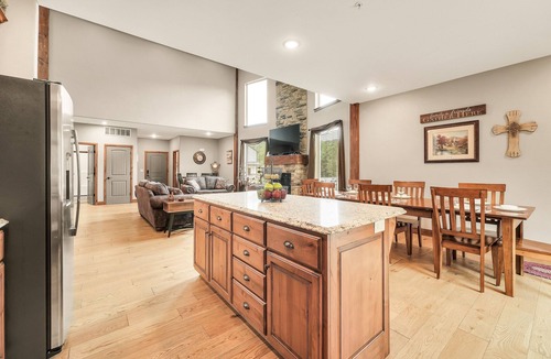 Hollister House | Family Style 6 Bedroom Home, 2 Pools, New Patio Furniture! Clean & Relaxing!