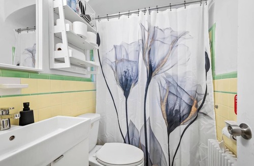 Takoma Park House | Fancy Clean Affordable Large Sleep 6,Takoma Park