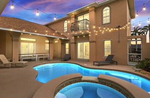 Cape Coral Villa | Fenced Yard & Pool · BBQ & Kayaks