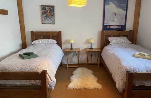 Fernie Cabin | Fernie Lodging-2-6 people guest suite. 6-8 full lodge.Great location.B&B option