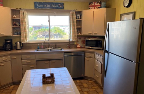 Topsail Beach Cottage | Ferrell - 3 bedroom, 2 bath Oceanfront cottage with WiFi and AC in Topsail Beach