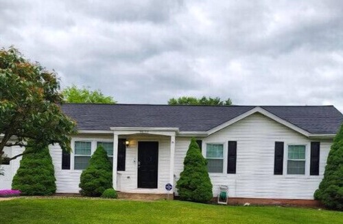 Manassas Apartment | Find Your Dream Home: Unique and Convenient 2-Story House!