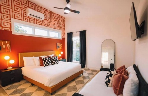 Old North Columbus Bed & Breakfast | Findley BNB Game Room, Movie Theater, Sleeps 12