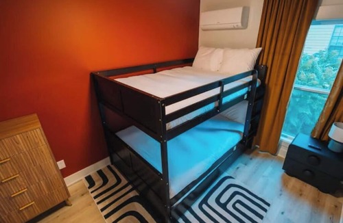 Old North Columbus Bed & Breakfast | Findley BNB Game Room, Movie Theater, Sleeps 12