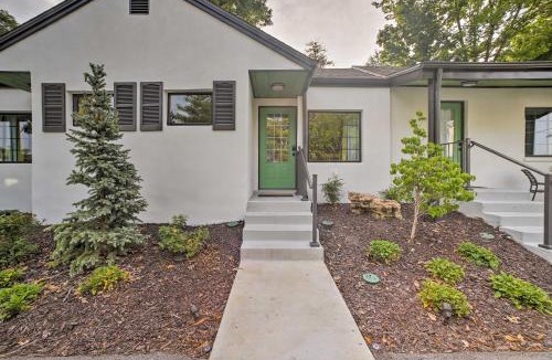 Downtown Branson House | Fire Pit Access: Cozy Dtwn Branson Cottage!