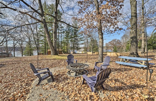 Mecosta Cottage | Fire Pit & Grill: Lakeview Mecosta Cottage!