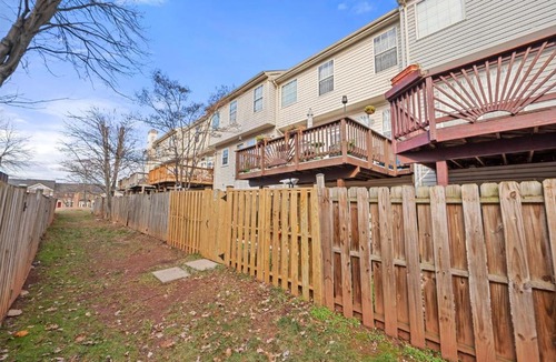 Centreville Apartment | Fireplace BBQ Grill Patio Treadmill
