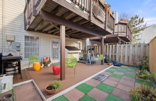 Centreville Apartment | Fireplace BBQ Grill Patio Treadmill