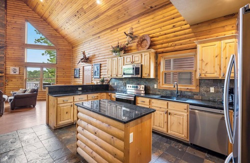 Lampe House | Fisherman's Paradise! Boat Slips & Dock 6Bed @ Luxury Lakefront Chalet Resort