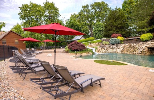 Lampe House | Fisherman's Paradise! Boat Slips & Dock 6Bed @ Luxury Lakefront Chalet Resort