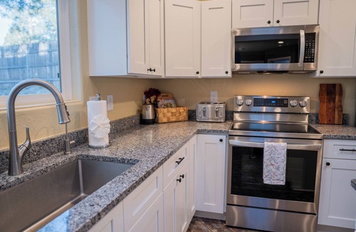 Ponderosa Trails House | Flagstaff 4BR Forest Retreat | Walk to Trails & NAU