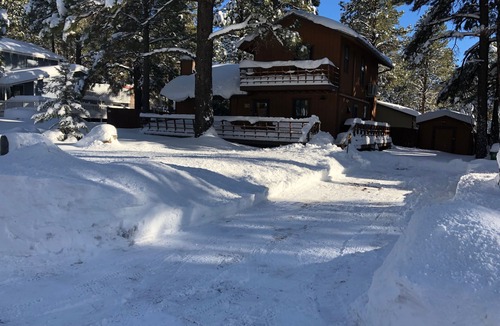 Kachina Village Cabin | Flagstaff Pines Retreat, King Bed, Great Deck, Cool Summer Nights