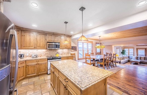 Gorgosa House | *Flash Sale* Still Need 4th of July Plans?