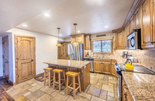 Gorgosa House | *Flash Sale* Still Need 4th of July Plans?
