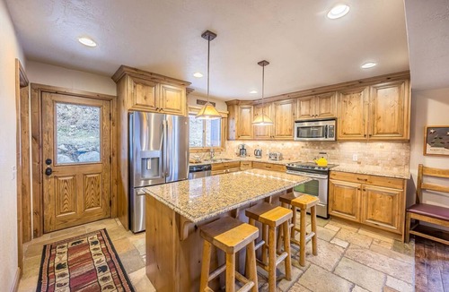 Gorgosa House | *Flash Sale* Still Need 4th of July Plans?
