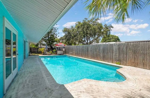 Surfside Estates House | Florida Escape Gym, Pool Sauna, Kayaks, Bicycle