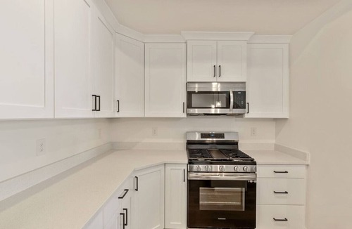 Sandy Villa | Foothill Flat | Brand New | Garage | Near Ski Canyons