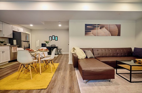 Elkridge Apartment | Four Seasons Apartment in charming Elkridge