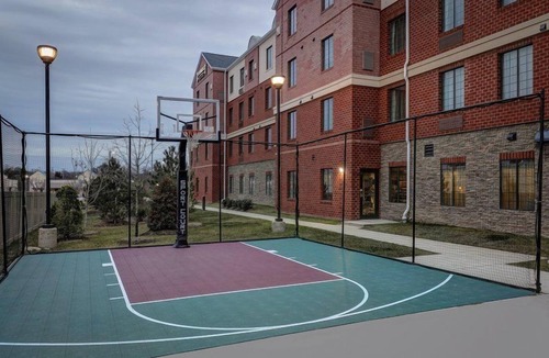 Lanham Apartment | Free Breakfast! Convenient Location Near Gov't Offices!