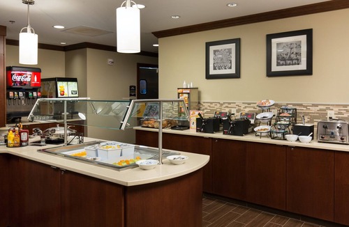 Polaris Apartment | Free Breakfast & Pool Access. King Studio Near Ohio State University!