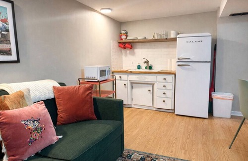 Fremont Apartment | Fremont Artist`s Suite | Walk to Ballard & Zoo