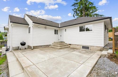 Tukwila Apartment | Fresh Renovated 4beds, 2baths Home Near SEA Airport & Light Rail