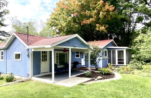 Ludington Cottage | Freshwater Cottage - Across from Lake Michigan and minutes from Bass Lake